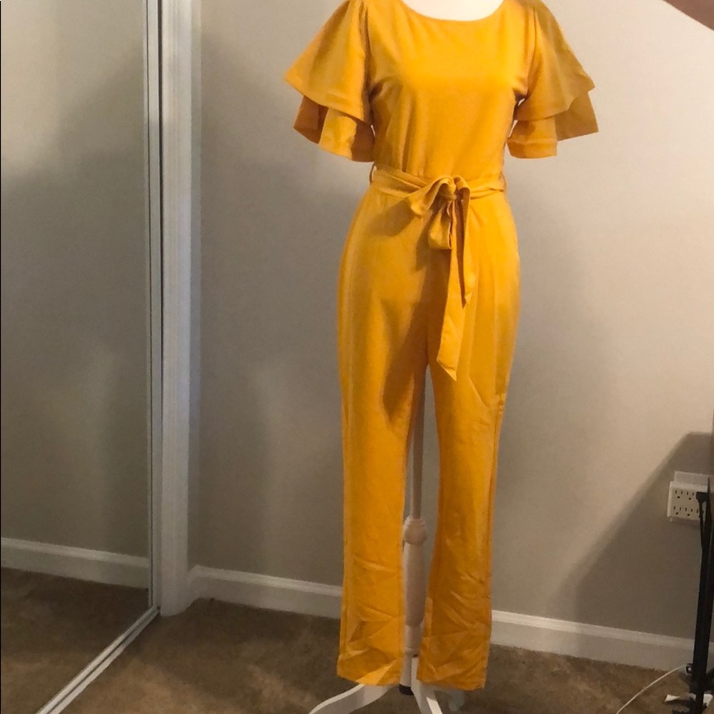 Yellow jumpsuit with ruffles sleeves